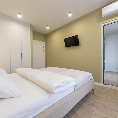 Luxury Apartment Near Metro Station Osokorky Kiew Exterior foto